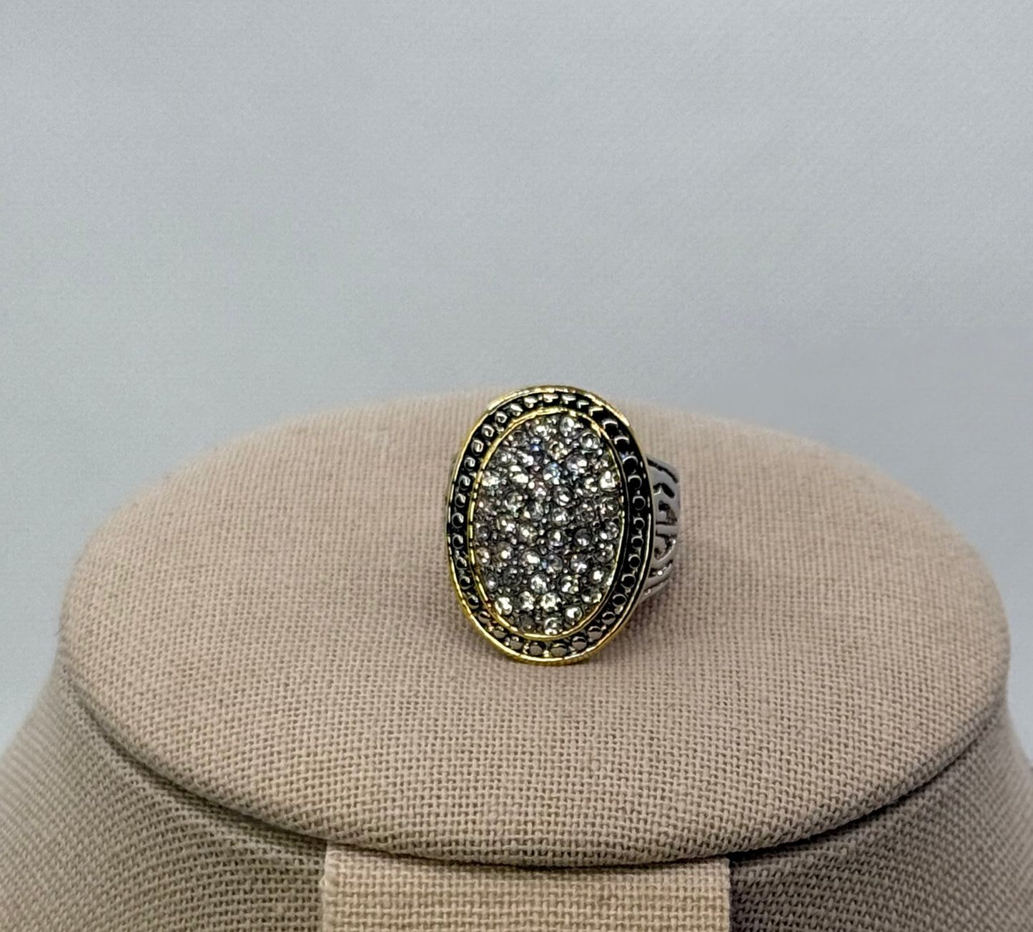 Oval ring