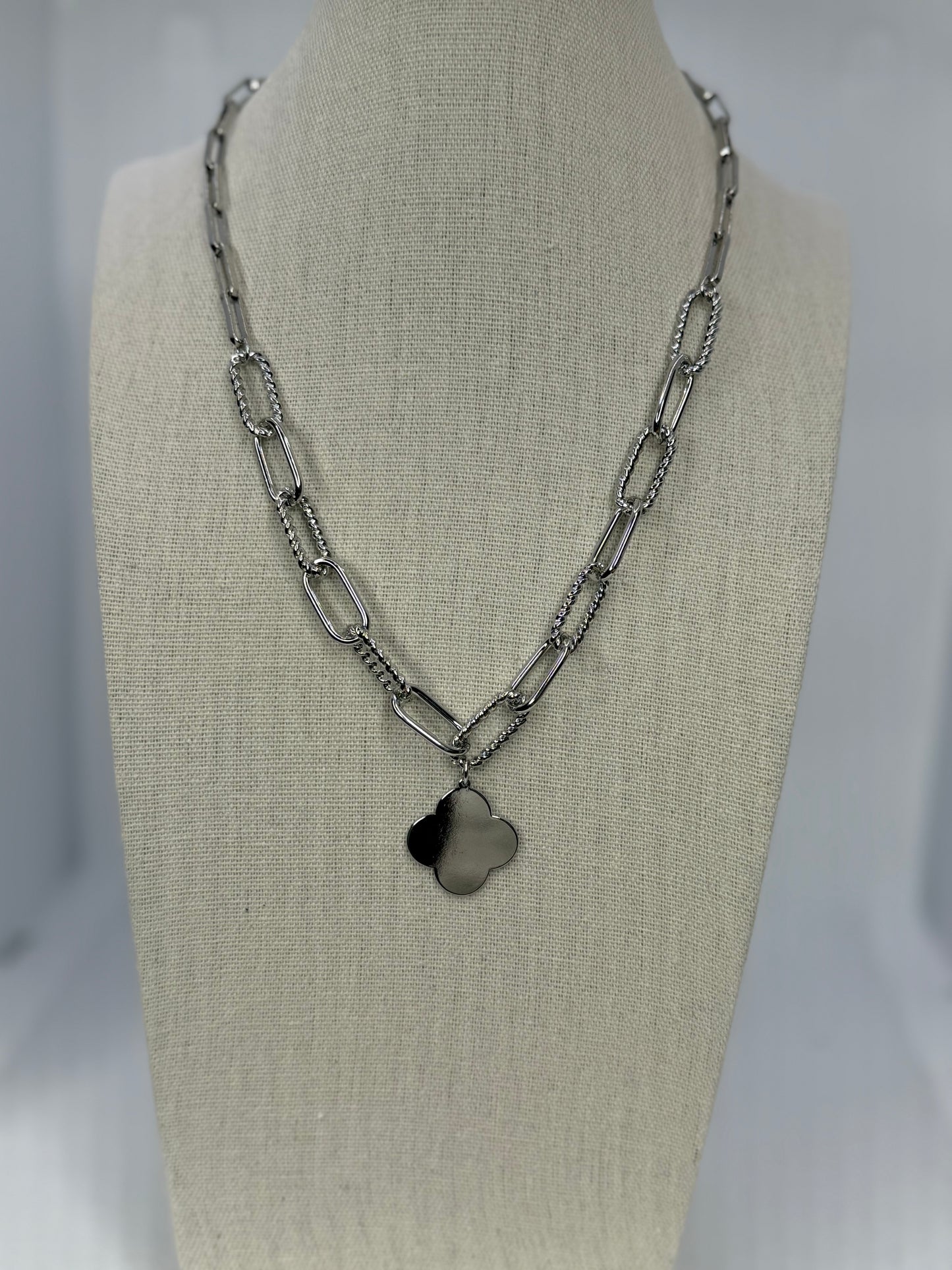 Silver clover necklace