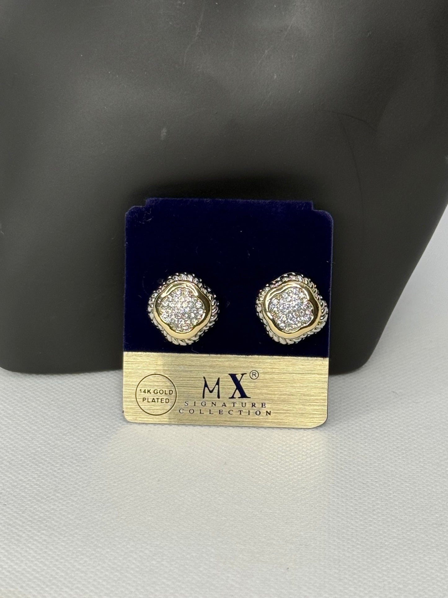 Clover studs