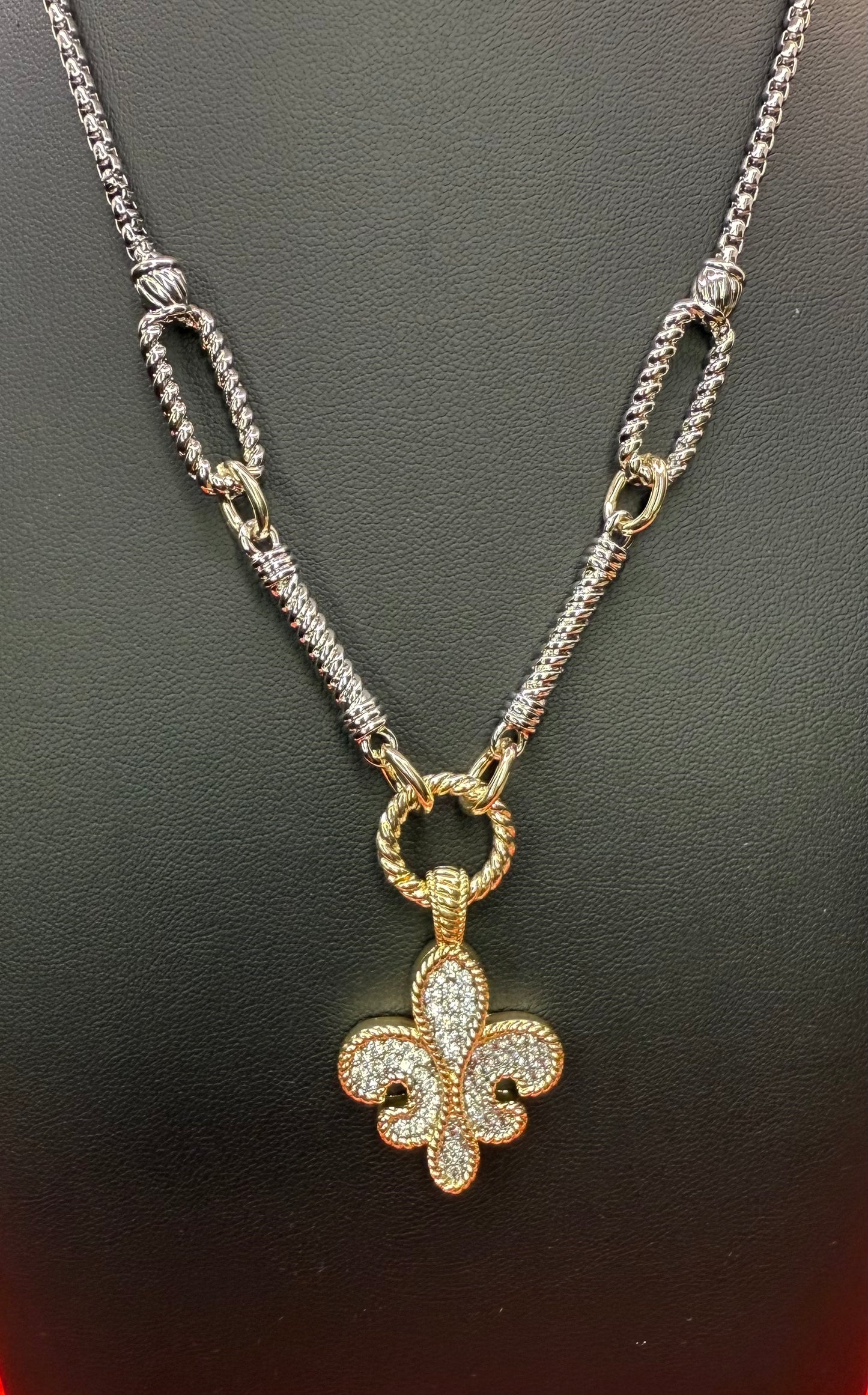Fleur necklace