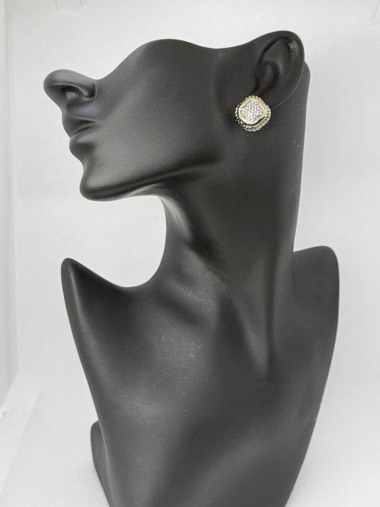 Clover studs